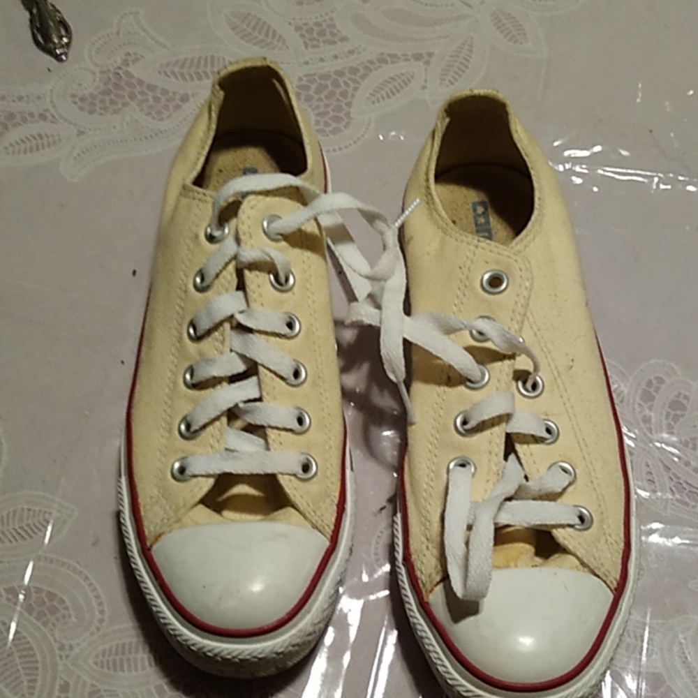 Chucks size 8 women 6 men converses Chuck taylors